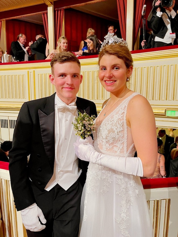 Mit seiner Schwester Elisabeth eröffnete Johannes Aigner 2023 den Opernball.