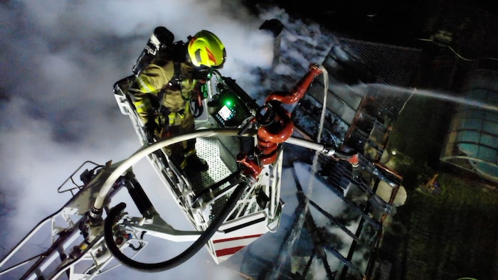 Die Löscharbeiten dauerten mehr als drei Stunden an.