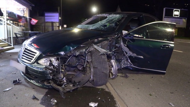 Beim Crash gegen die Mauer wurde der Alkolenker ebenfalls schwer verletzt.