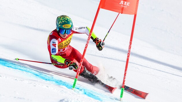 Julia Scheib is lurking behind Camille Rast.