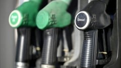 Seit Montag dürfen die Preise an den Tankstellen nur noch an jedem Montag, Mittwoch und Freitag ...