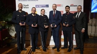 Die Preisträger in sechs Kategorien (von links): Oberst Manfred Ihle, Chefinspektor Christian ...