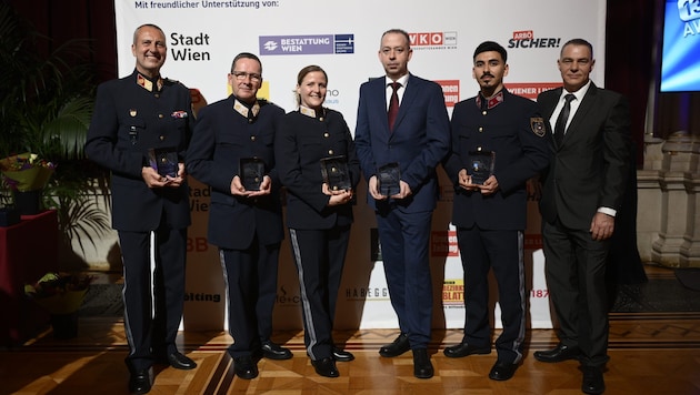 Die Preisträger in sechs Kategorien (von links): Oberst Manfred Ihle, Chefinspektor Christian ...