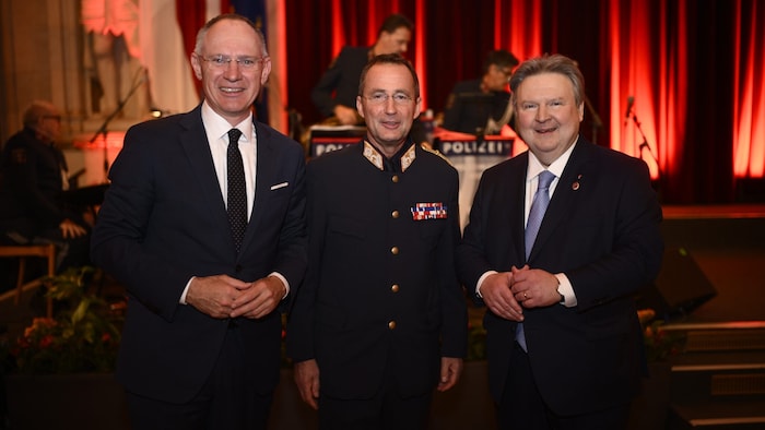 Von links nach rechts: Innenminister Gerhard Karner (ÖVP), Landespolizeipräsident Gerhard Pürstl ...