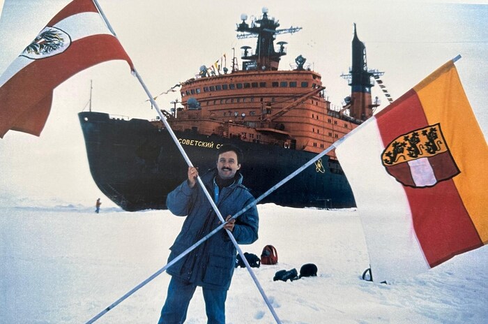 Küchenchef Peter Springer im Jahr 1992 mit dem Atomeisbrecher „Sovetsky Soyus“ im ewigen Eis