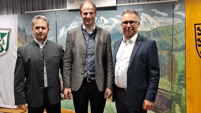 Der neue Lesachtaler Bürgermeister Bernhard Knotz (Mitte) mit seinen beiden Vizes Martin ...