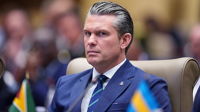Pete Hegseth trägt die Haare im sogenannten „Gordon-Gekko“-Stil.