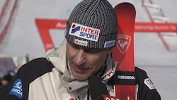 ÖSV-Damen-Chefcoach Roland Assinger war sichtlich bewegt über den Kugelgewinn von Julia Scheib.