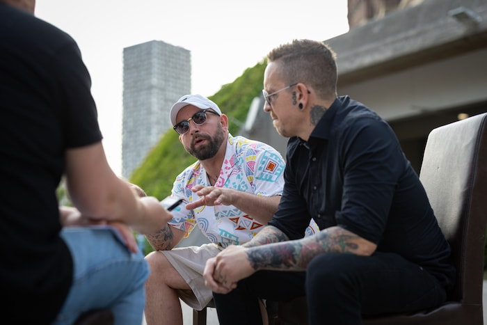 Nach dem Videodreh im Wiener Prater von „De zwidan Zwa“ soll es zu einem Übergriff von ...