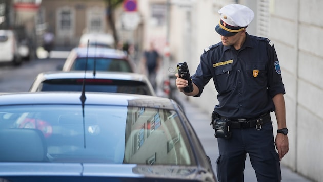 Weil er kurz weg musste, wurde ein Rieder (77) in der Ladezone vor seinem Haus gestraft.