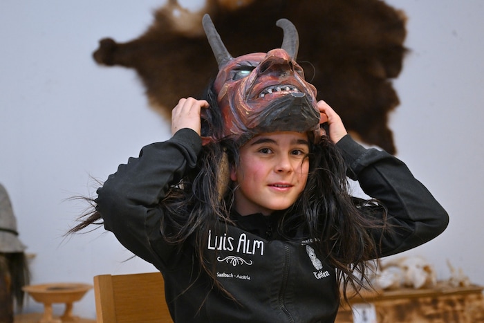 Er schlüpft gekonnt in viele Rollen: Neben Drehs darf es auch einmal ein Krampus sein.