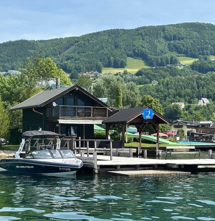 Die Bootshütte ist seit 26 Jahren Heimat des Wassersportzentrum Mondsee, das auch Josef Mörtl ...