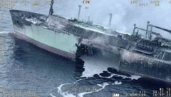 Ein riesiges Loch klafft im Rumpf des Flüssiggas-Tankers.