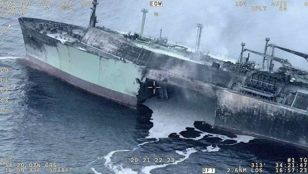 Ein riesiges Loch klafft im Rumpf des Flüssiggas-Tankers.