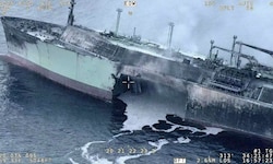 Ein riesiges Loch klafft im Rumpf des Flüssiggas-Tankers.