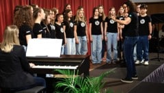 Der Klassenchor der 3a stellte sein Können unter Beweis. 