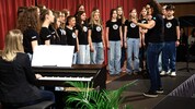 Der Klassenchor der 3a stellte sein Können unter Beweis. 