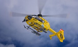 Der Mann kam mit dem Rettungshubschrauber ins Spital (Symbolbild)