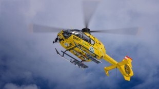 Der Mann kam mit dem Rettungshubschrauber ins Spital (Symbolbild)
