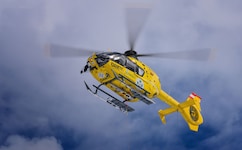 Der Mann kam mit dem Rettungshubschrauber ins Spital (Symbolbild)