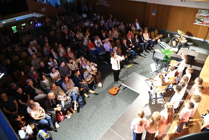 Die Aula der Musikmittelschule Zell am Ziller war am vergangenen Freitag bis auf den letzten ...