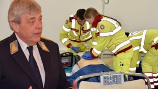 Hannes Sauer, Präsident des Samariterbundes Niederösterreich, freut sich über die kompakte neue ...