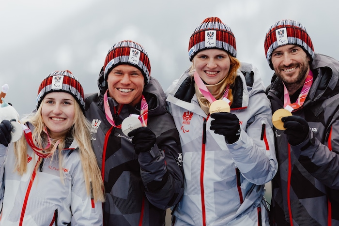 Elina Stary, Stefan Winter, Veronika Aigner, and Eric Digruber with their medals.