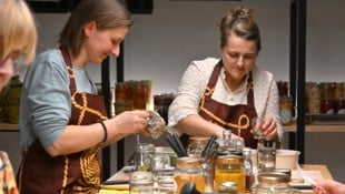 Die Kunst des Fermentierens von Kimchi (koreanisches Gemüsegericht) bis zu Essig aus ...