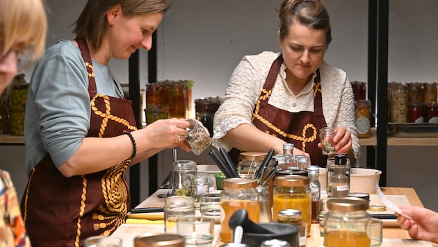 Die Kunst des Fermentierens von Kimchi (koreanisches Gemüsegericht) bis zu Essig aus ...