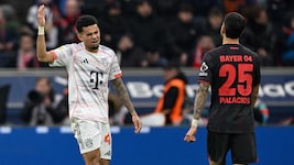 Luiz Diaz: Erst traf er zum 1:1, dann die Schwalbe und der Platzverweis gegen Leverkusen.