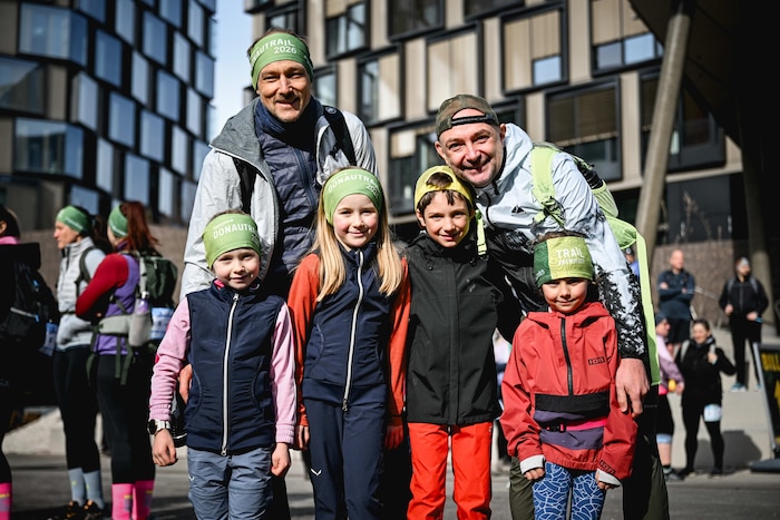 Die Familien Lengauer und Madlmayr aus Lichtenberg vor dem Start der 12 Kilometer.