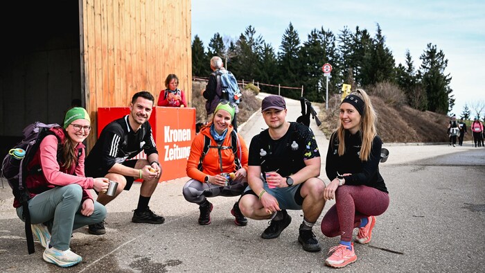 Diese sportliche Gruppe ist schon seit ihrer Zeit auf der JKU Linz verbunden – jetzt bestritt ...