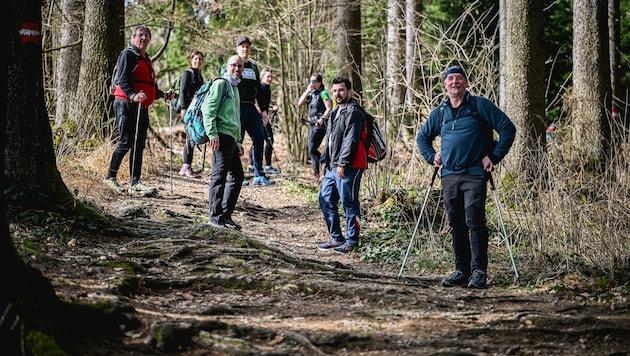 Über Stock und Stein führte es auch diese Gruppe, die nicht mehr weit bis zum Gasthaus zur GIS ...