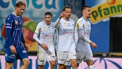 Hängende Gesichter beim FC Blau-Weiß Linz, Erleichterung und Freude bei den Altachern …