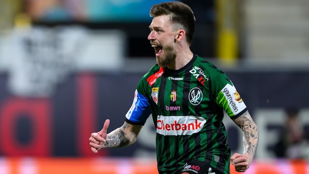 Der Jubel von Philipp Pomer, nachdem er per Elfer zum 2:1 für die SV Ried getroffen hat …