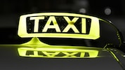 Ein Taxifahrer fand einen verletzten Mann auf der Straße.