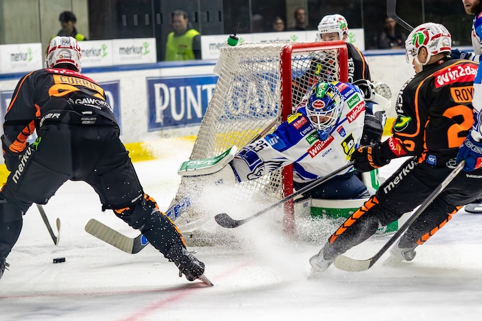 Currie, Roy und die Grazer sind Dauergast vor dem Tor der Villacher.