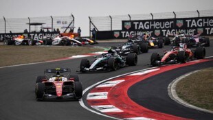 Enges Rennen zwischen Mercedes und Ferrari