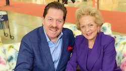 Stützen sich gegenseitig: Daniel Serafin und Mama Ingeborg.