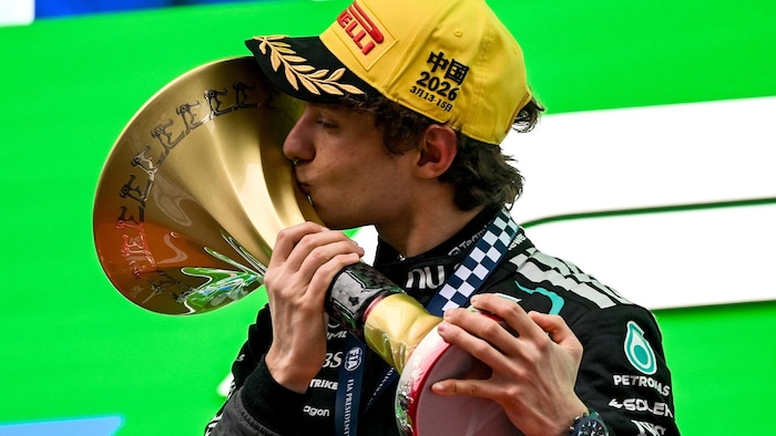 Andrea Kimi Antonelli feierte in China seinen ersten GP-Sieg.