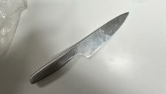 Mit einem Küchenmesser sollen die mutmaßlichen Räuber auf ihr Opfer losgegangen sein. ...