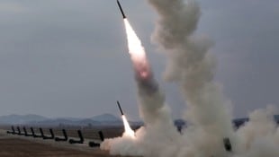 Nordkorea feuerte zuletzt zehn Raketen auf das Japanische Meer.