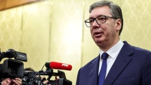 Serbiens Präsident Aleksandar Vučić hat nach mehreren Beweisfotos in den sozialen Medien nun den ...