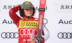 Julia Scheib hatte nach ihrem Gewinn der kleinen Kristallkugel viele Gratulanten.
