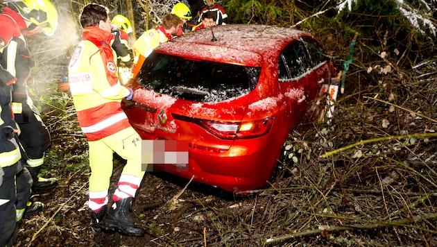 Der junge Lenker war von der Rankweilerstraße (L50) abgekommen und in einem Waldstück gelandet.