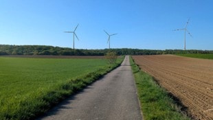 Jetzt ein Bild der Vergangenheit: Diese Fotomontage vom Verbund zeigt, wie die Windräder von ...