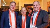 Sportminister Babler mit seiner Staatssekretärin Schmidt bei einem Fußballmatch mit ...