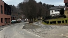 Diese Kurve bei der Liegenschaft der Familie Meitz in Kalch sorgt seit Jahren für Diskussionen.