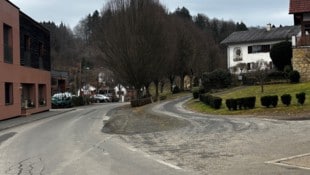 Diese Kurve bei der Liegenschaft der Familie Meitz in Kalch sorgt seit Jahren für Diskussionen.