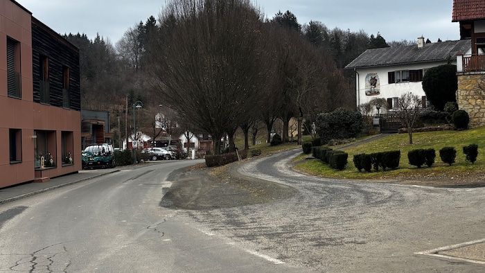 Diese Kurve bei der Liegenschaft der Familie Meitz in Kalch sorgt seit Jahren für Diskussionen.